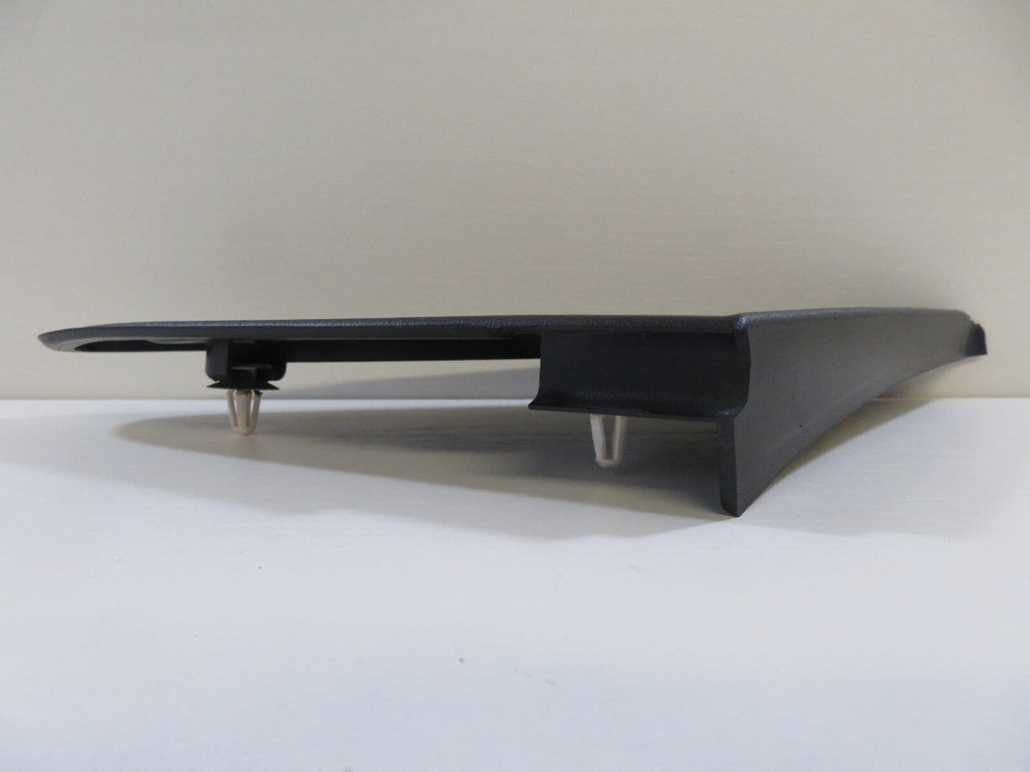 FORD FOCUS MK2 NS EXTERIOR FRONT QUARTER TRIM 4M51-A16004-A 2005-2010 1741-5