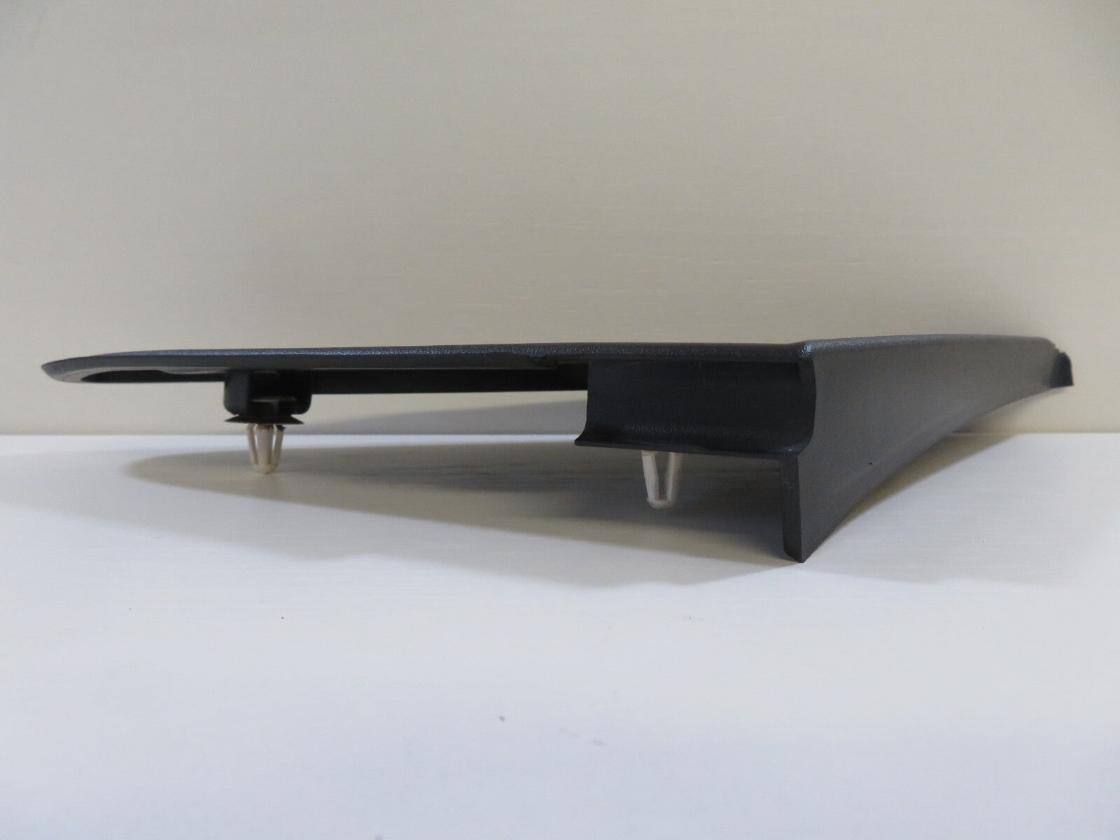 FORD FOCUS MK2 NS EXTERIOR FRONT QUARTER TRIM 4M51-A16004-A 2005-2010 1741-5