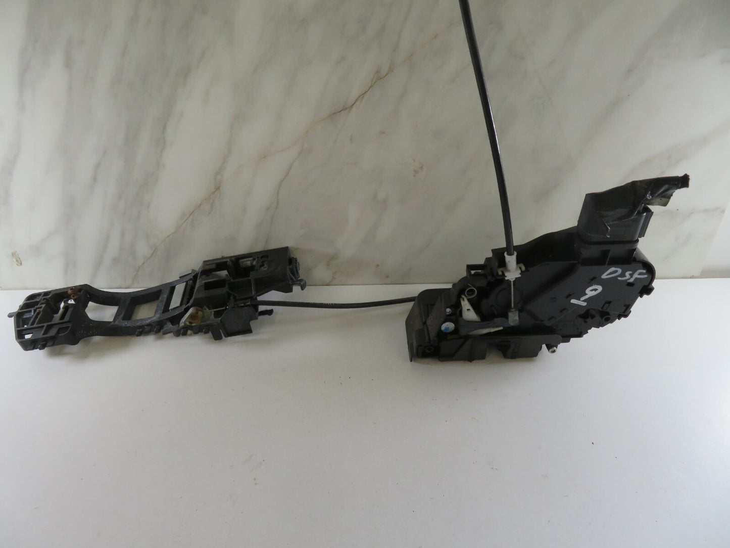 FORD FOCUS CC NS PASSENGER DOOR LOCK CATCH 6N4A-L21813-CB 2006-2010 A1114-9