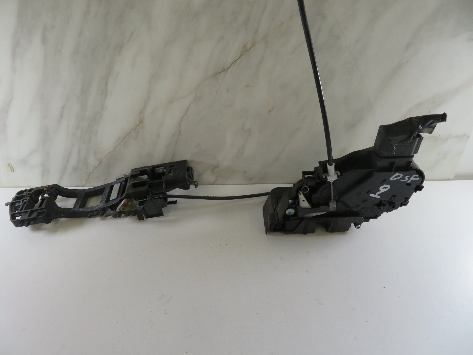 FORD FOCUS CC NS PASSENGER DOOR LOCK CATCH 6N4A-L21813-CB 2006-2010 A1114-9