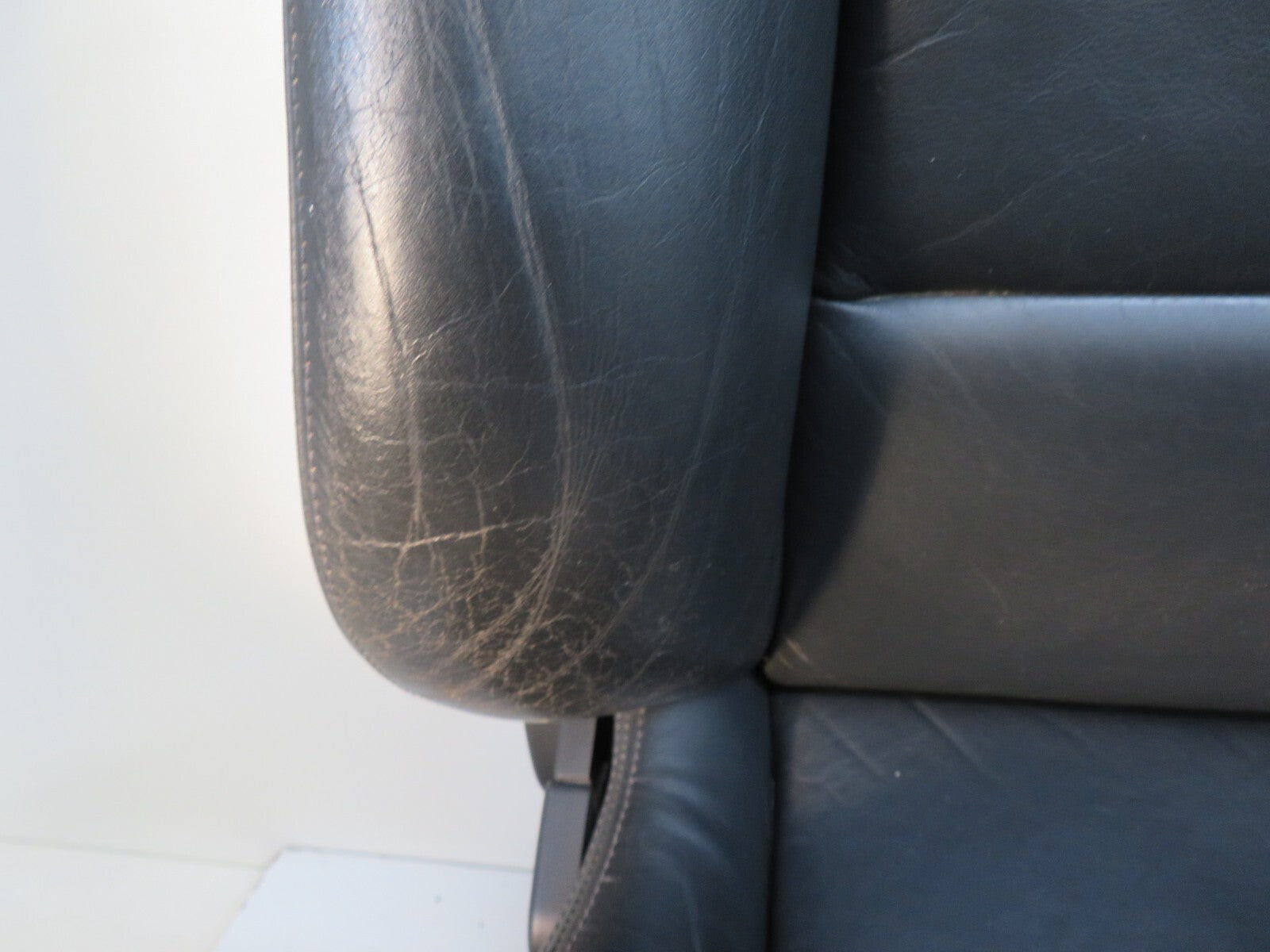 AUDI A8 D2 LEATHER RECARO DRIVER FRONT SEAT  1998-2002