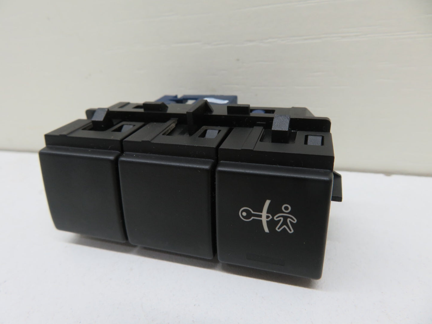 PEUGEOT 3008 CHILD LOCK SWITCH 96671877XT 2008-2016 1338-17