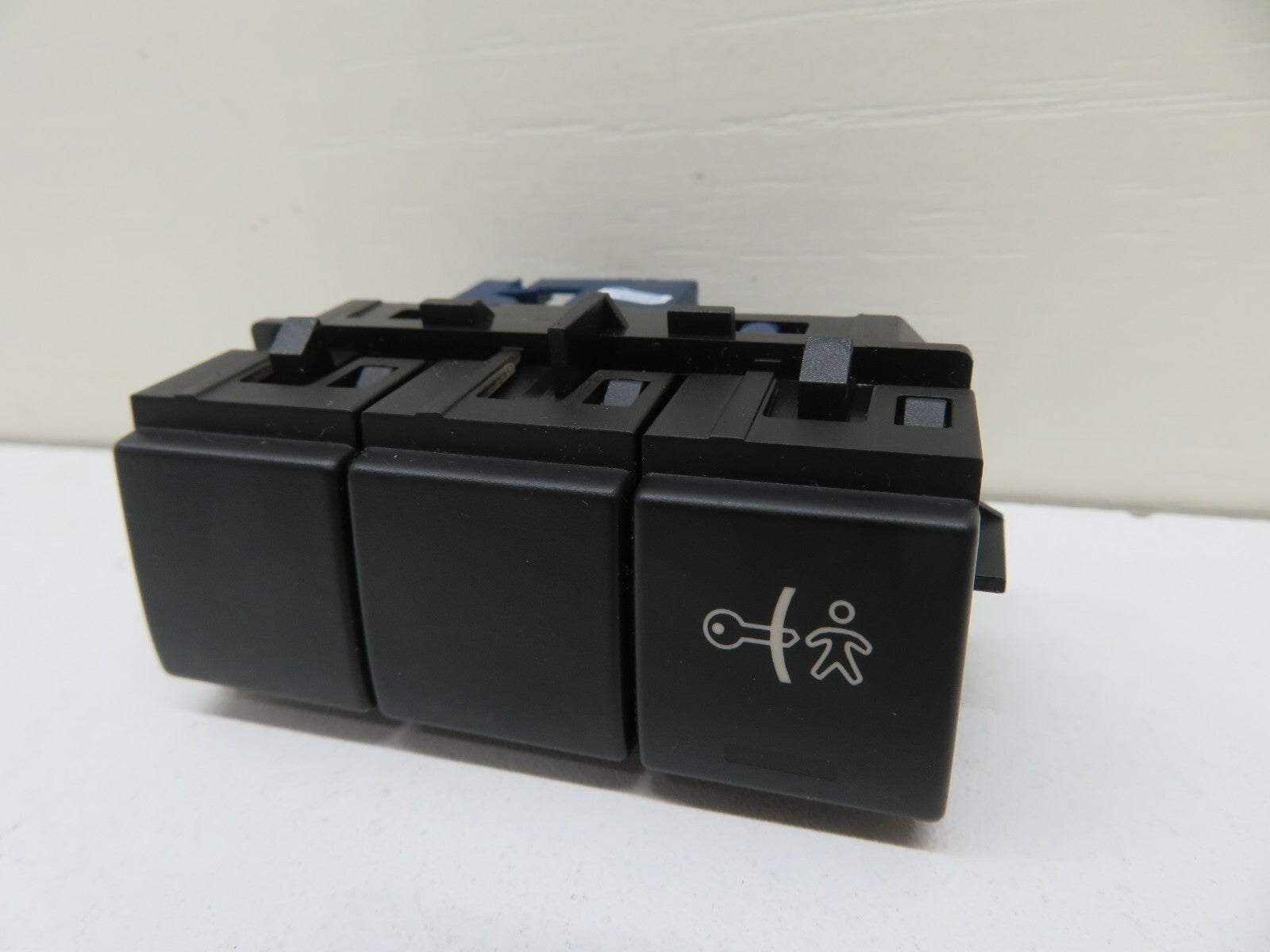 PEUGEOT 3008 CHILD LOCK SWITCH 96671877XT 2008-2016 1338-17