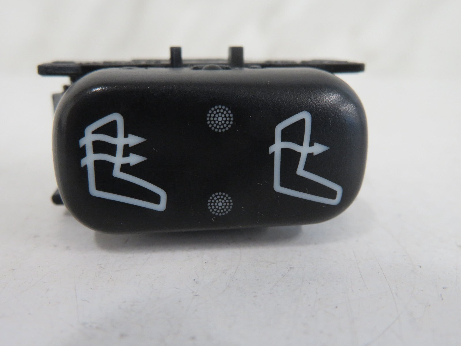 MERCEDES BENZ ML270 W163 HEATED SEAT SWITCH 1638200210 1998-05 MIX1010-22B