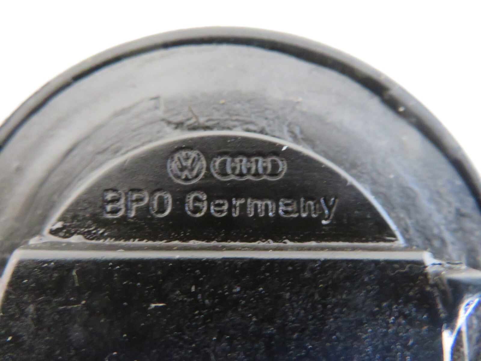 AUDI A8 D2 ENGINE OIL CAP 1998-2002 A1636-19