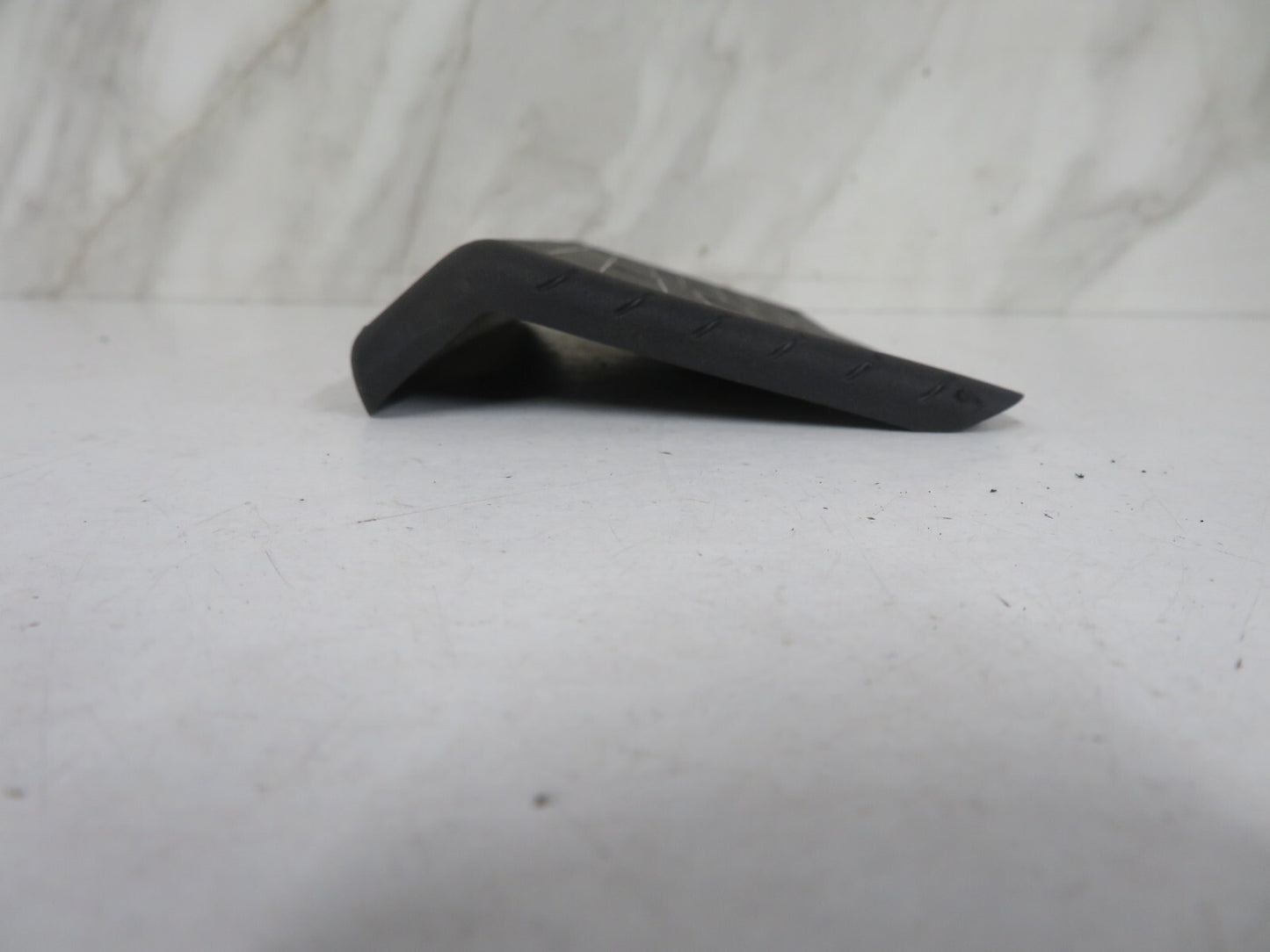 SKODA OCTAVIA CENTER CONSOLE RUBBER INSERT TRIM 1Z0857938B 2006-2013 1214-11