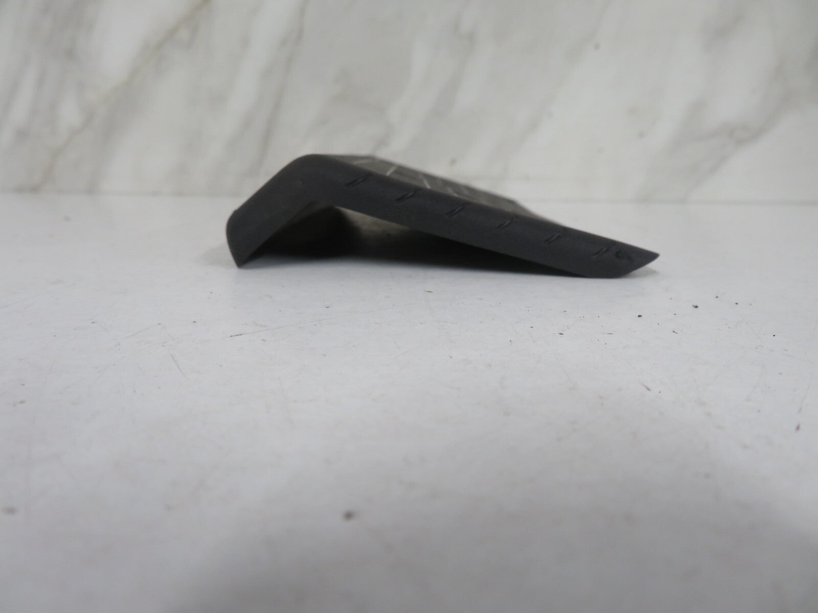 SKODA OCTAVIA CENTER CONSOLE RUBBER INSERT TRIM 1Z0857938B 2006-2013 1214-11