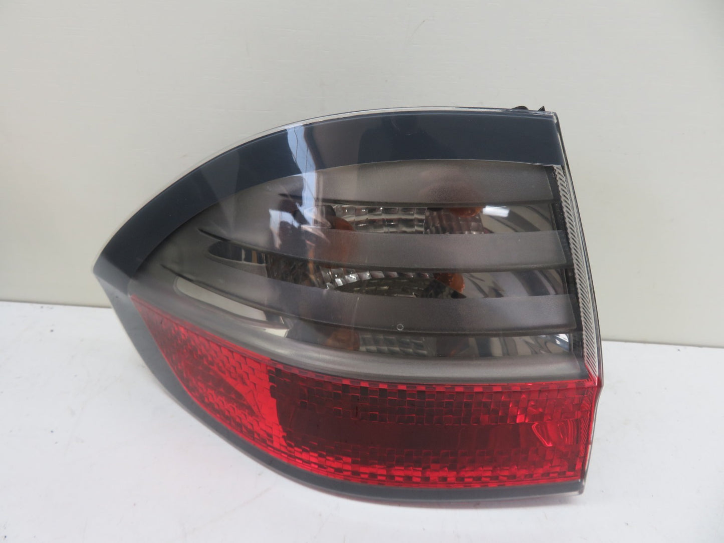 FORD S MAX NSR REAR PASSENGER OUTER TAIL LIGHT 2006-2010 1302-4
