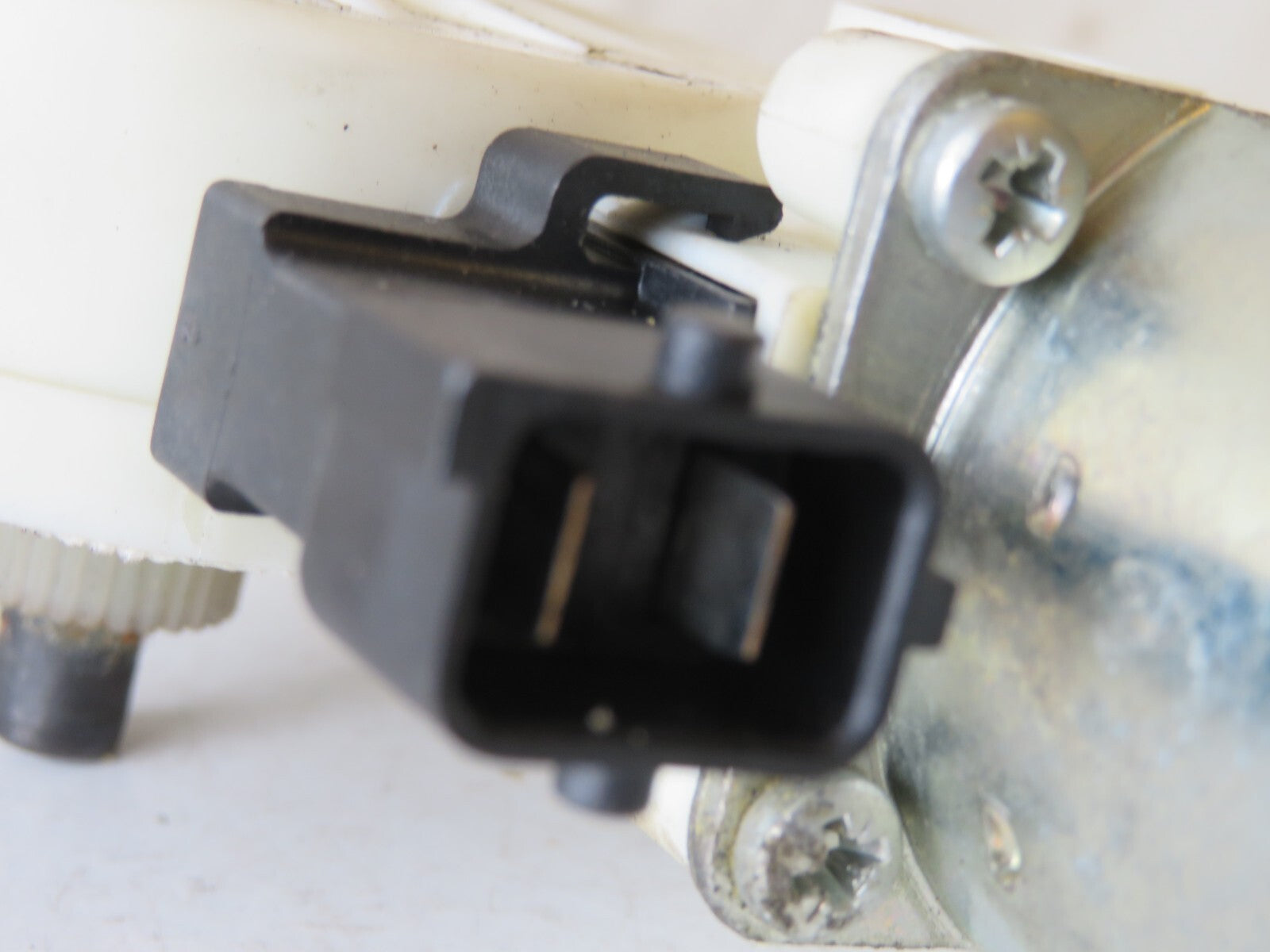 SAAB 9-3 NSF PASSENGER SIDE WINDOW MOTOR 12830389 2004-2007 AMS1455