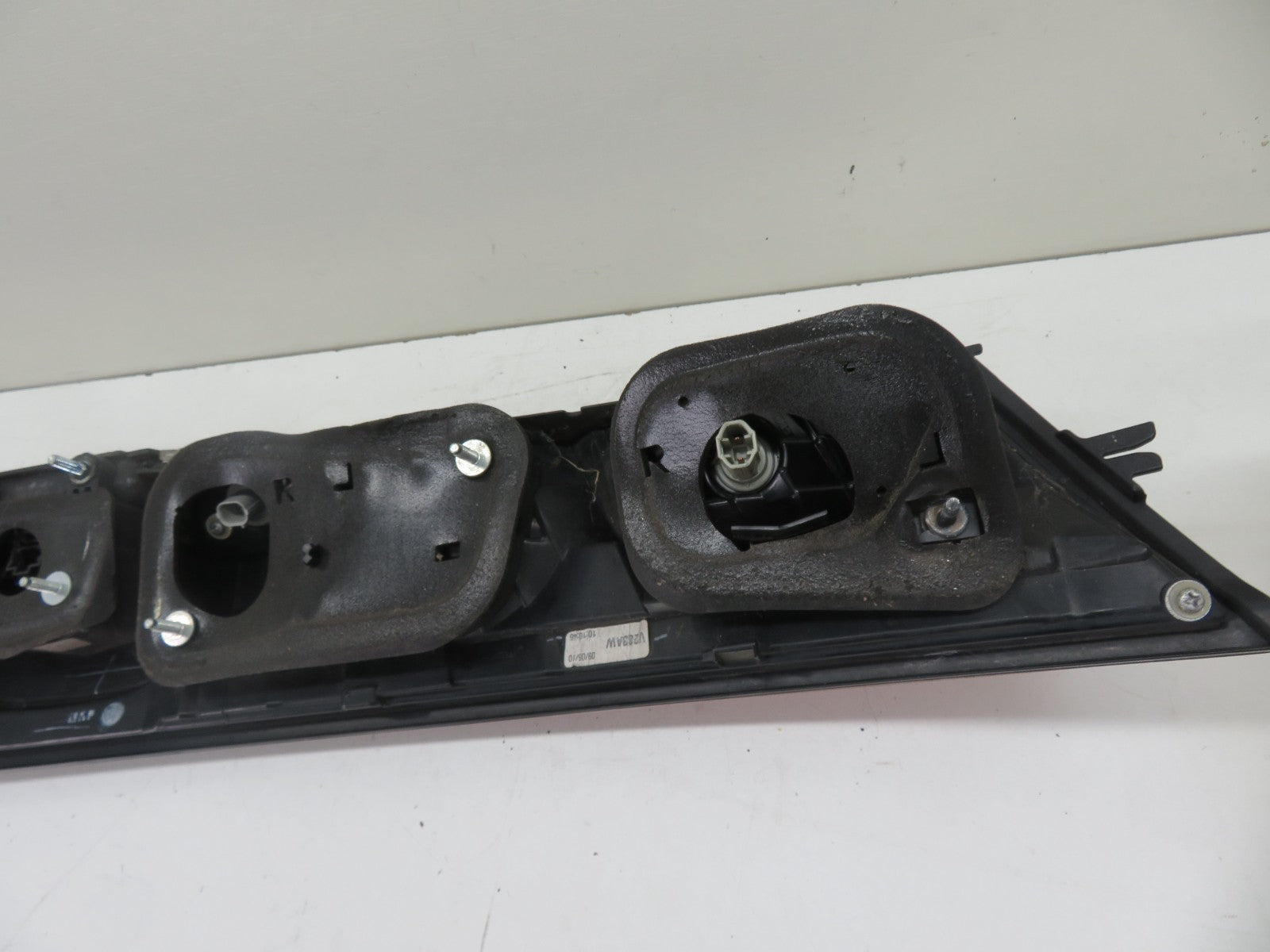 HONDA CIVIC MK8 REAR CENTER TAIL LIGHT HANDLE 2006-2011