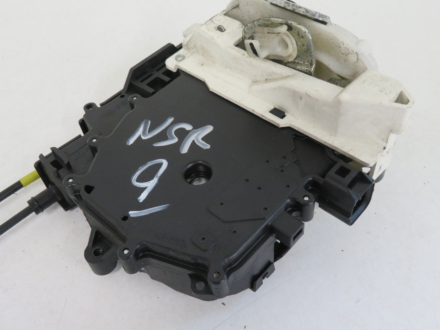 PEUGEOT 4007 NSR DOOR LOCK CATCH 2007-2012 1603-9