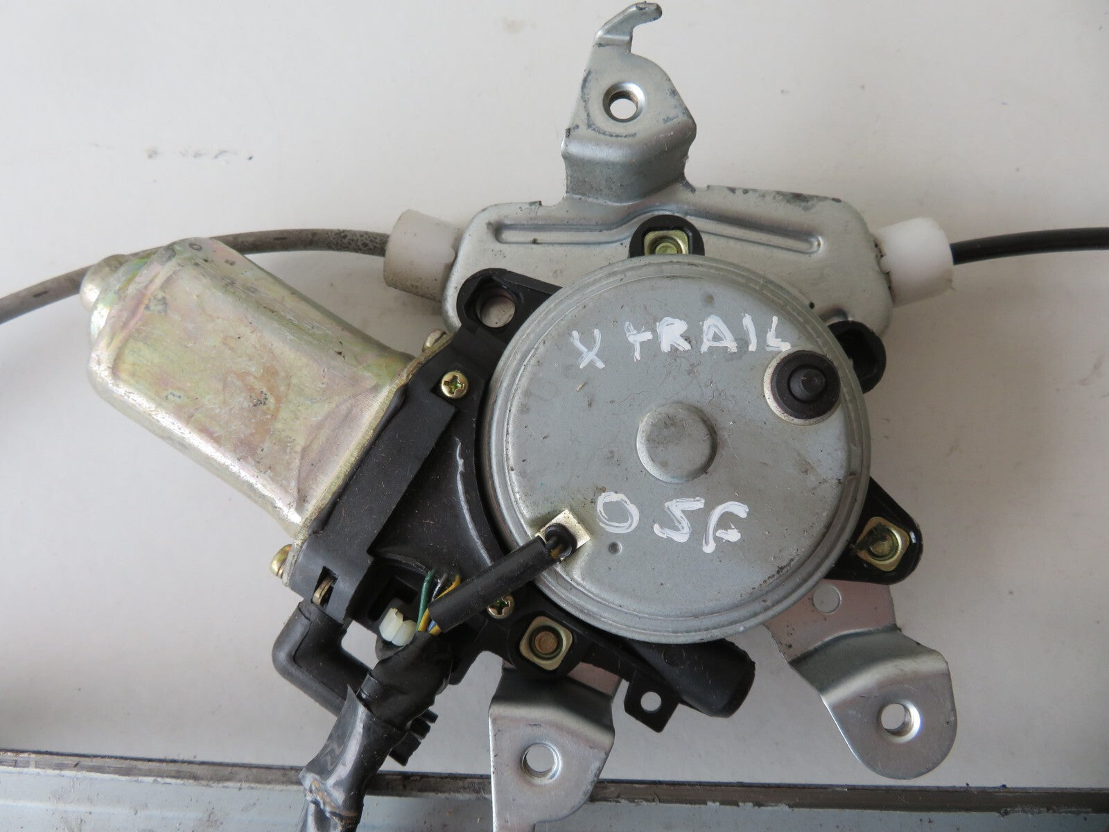 NISSAN X-TRAIL OSF WINDOW REGULATOR 807308H300 01-07 AMS1356