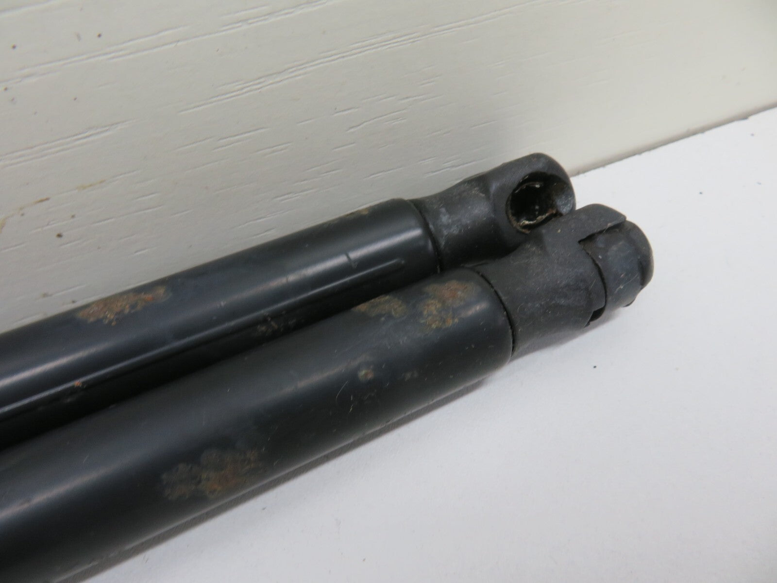 FORD FIESTA MK7 ST180 TAILGATE BOOT STRUTS PAIR 2013-2017 1549-10