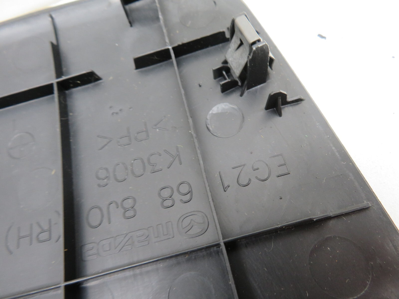 MAZDA CX7 OS DRIVER SIDE REAR BOOT TRIM EG21688J0 2008-2012 1414-5