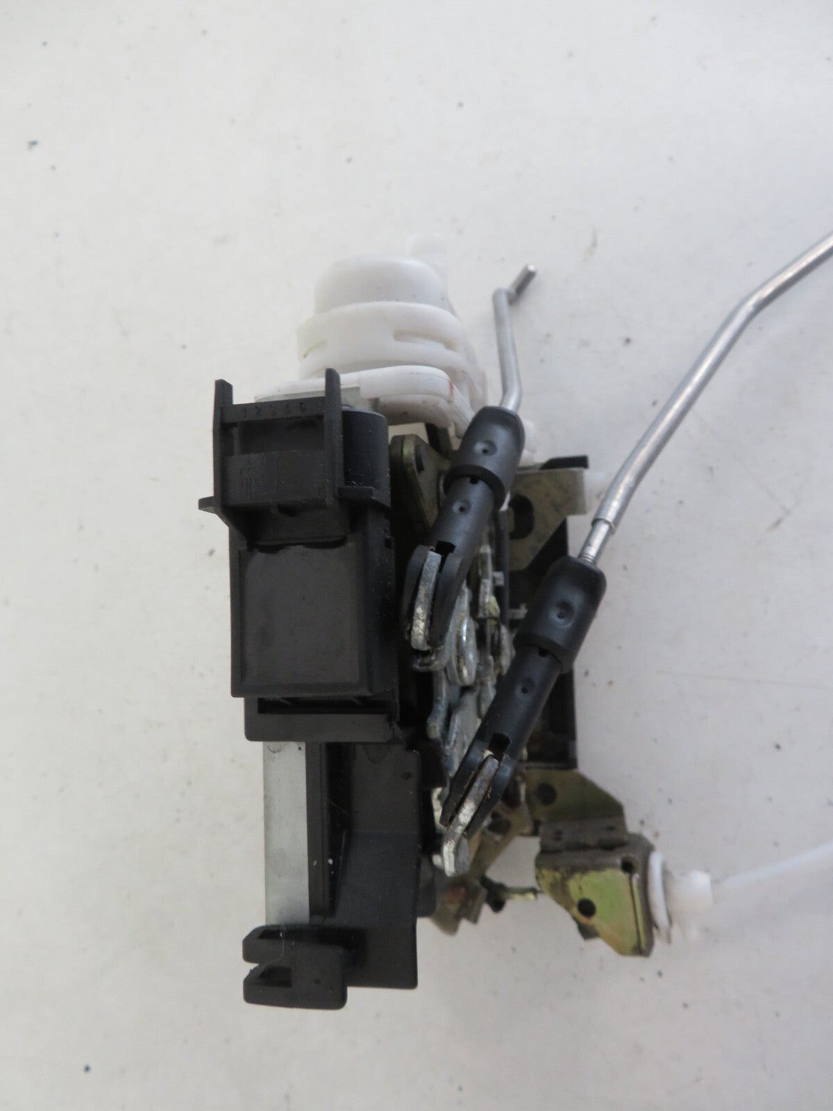 AUDI A8 D2 OSF DOOR LOCK CATCH 8D2837015F 1998-2002 1636-9