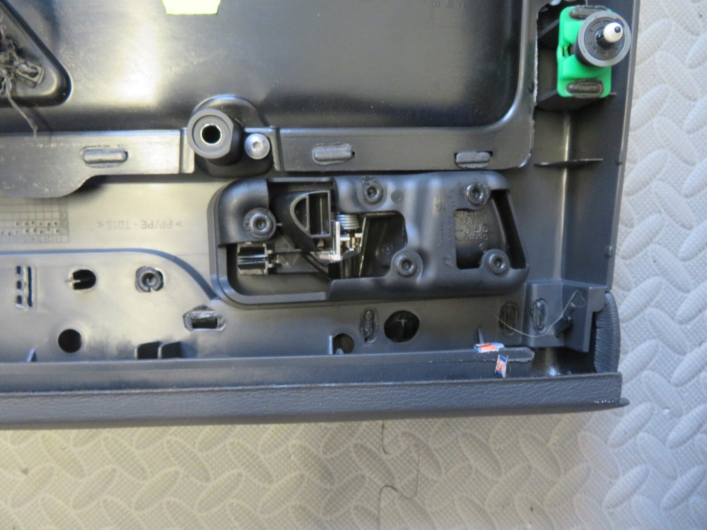 VOLKSWAGEN VW TOURAN NSR PASSENGER REAR DOOR CARD 1T0867211 2003-2010