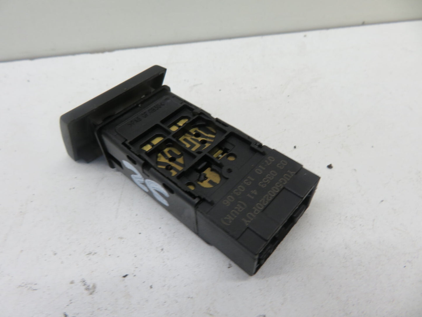 LAND ROVER FREELANDER 1 FOG LIGHT SWITCH YUG500220 1997-2006 1734-25