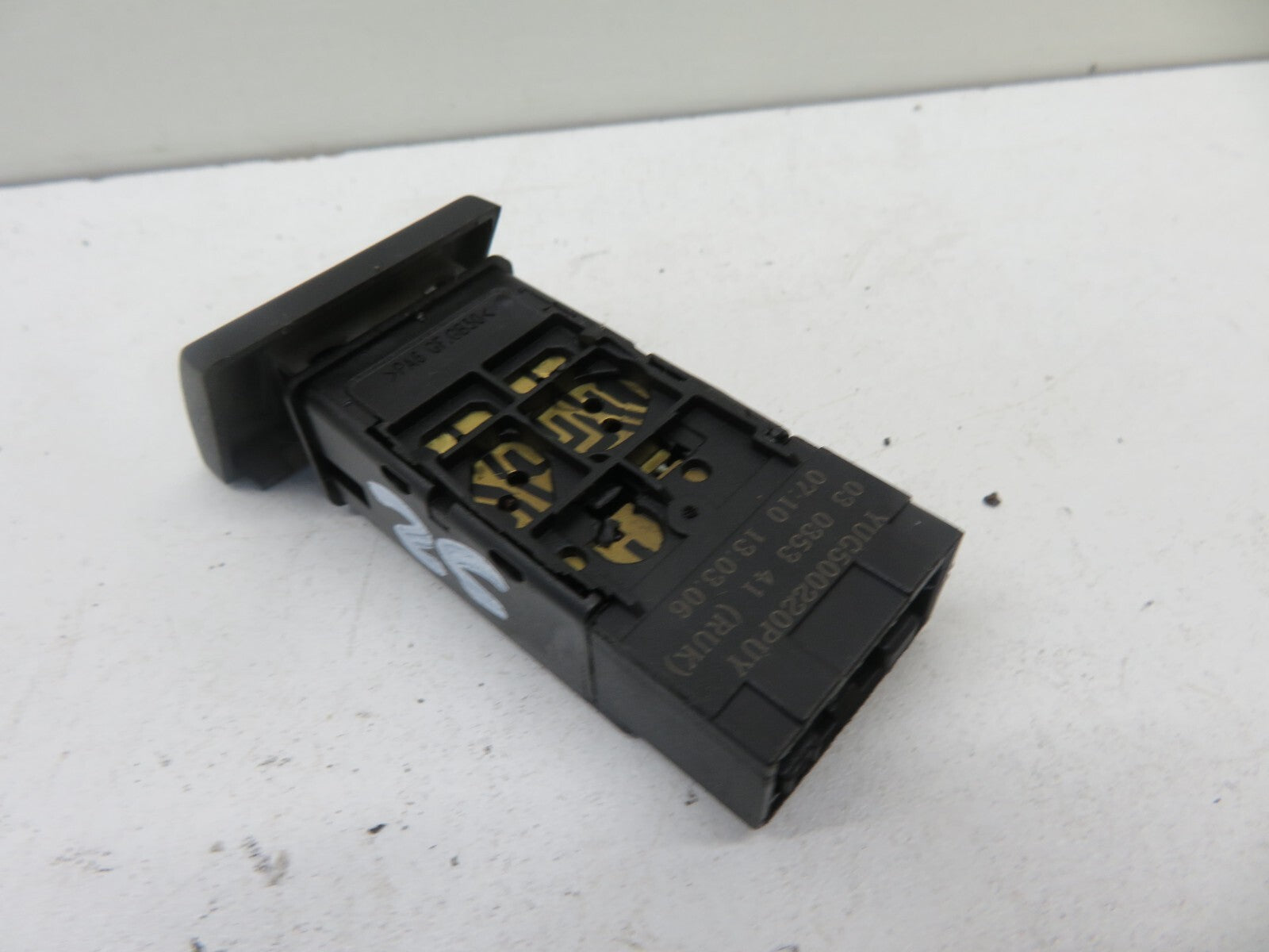 LAND ROVER FREELANDER 1 FOG LIGHT SWITCH YUG500220 1997-2006 1734-25