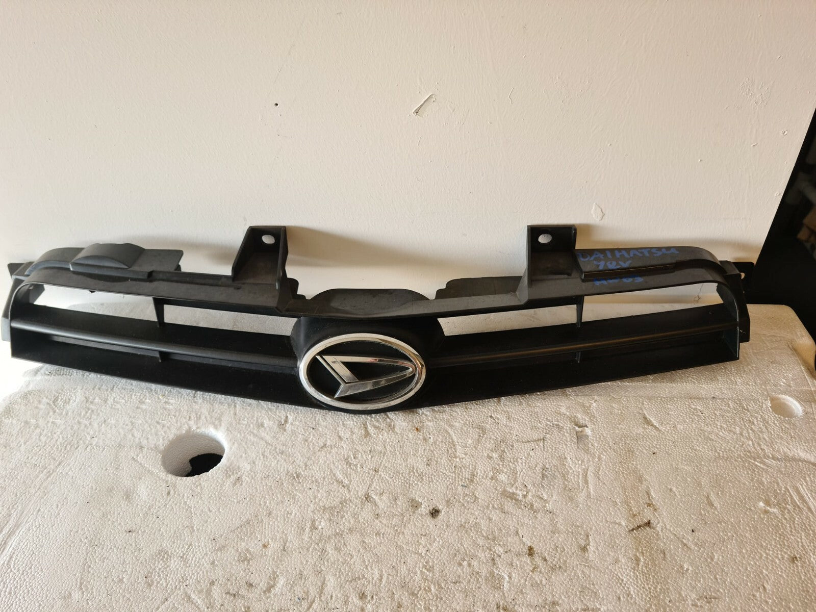 DAIHATSU YRV FRONT UPPER GRILLE 2001-2004