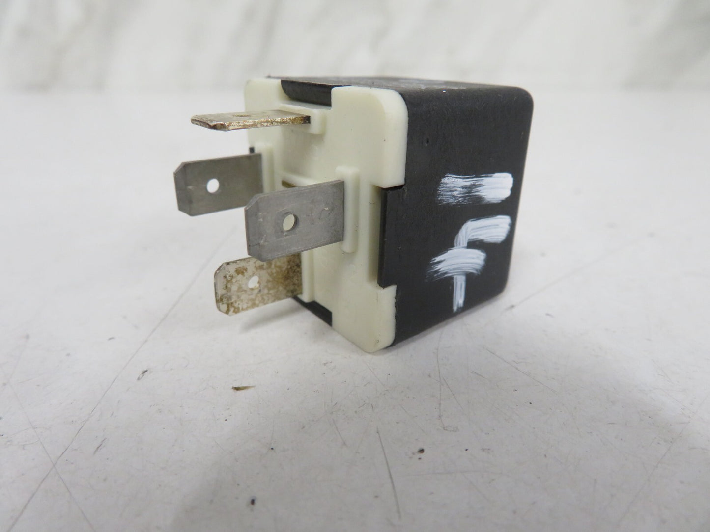 VOLKSWAGEN VW BEETLE 53 141951253B RELAY 1998-2005 1614-14