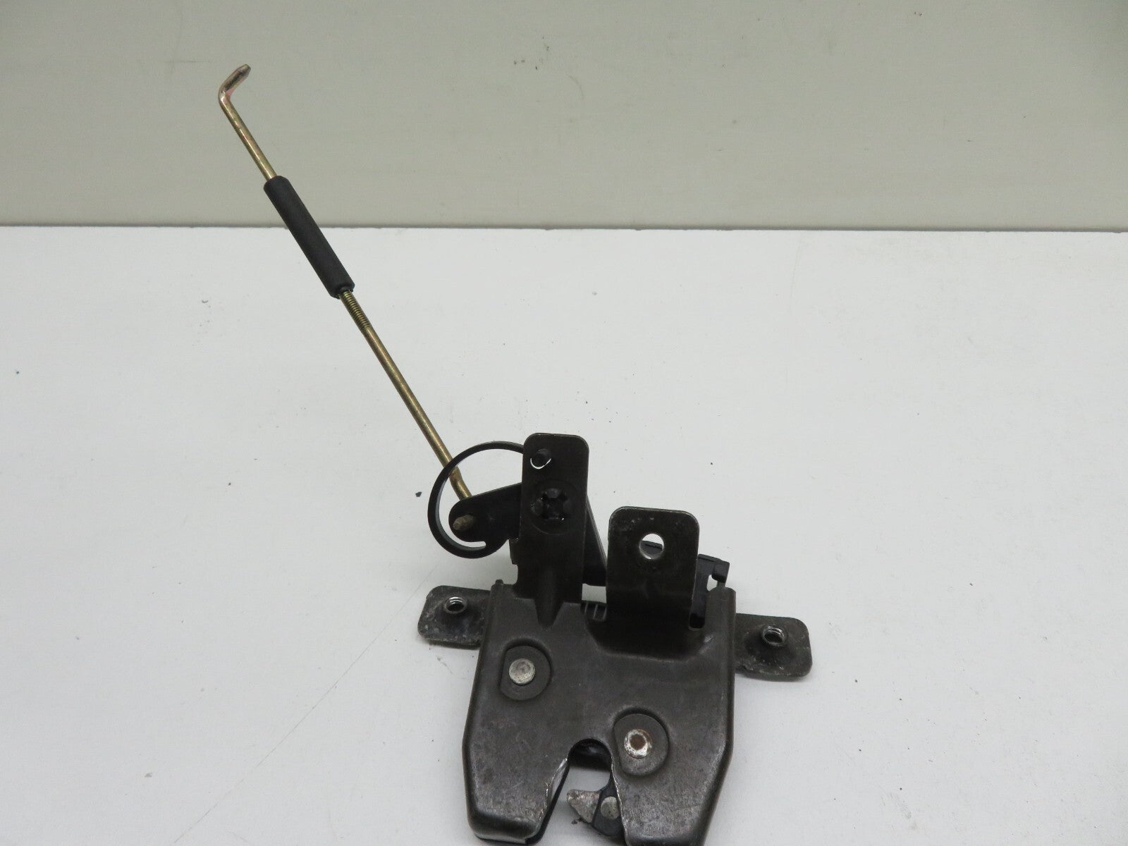 BMW E36 3 SERIES TAILGATE BOOT LOCK CATCH 81737211 1991-1998 1756-5