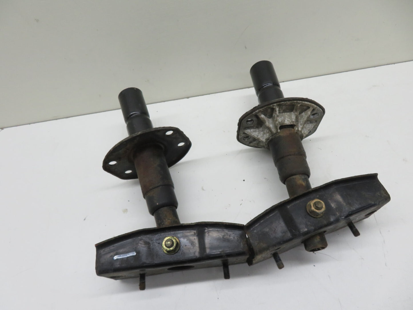 BMW E36 3 SERIES FRONT BUMPER SHOCKS 8119258 PAIR 1991-1998 1741-9