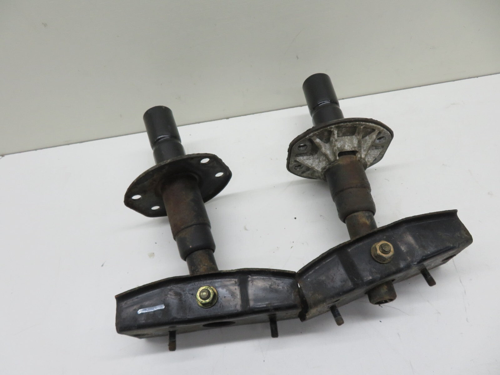 BMW E36 3 SERIES FRONT BUMPER SHOCKS 8119258 PAIR 1991-1998 1741-9