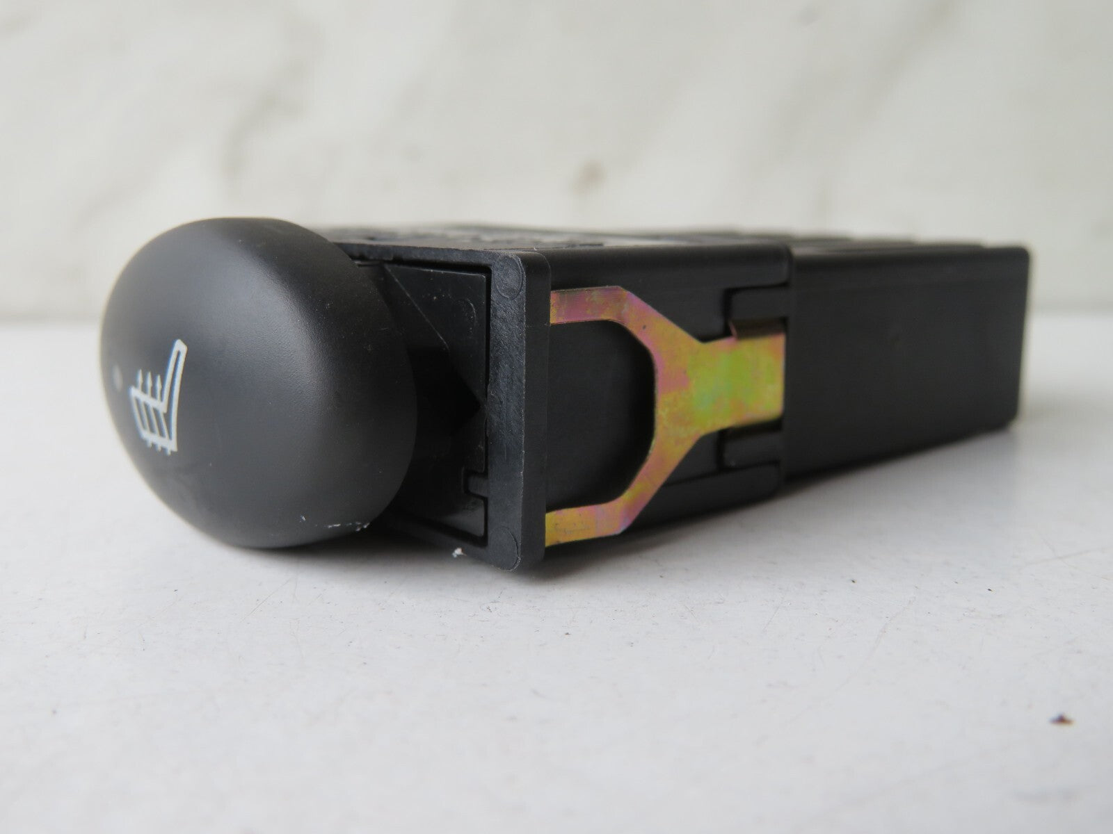 ROVER 75 HEATED SEAT SWITCH YUG101980 1999-2005 A1122-15