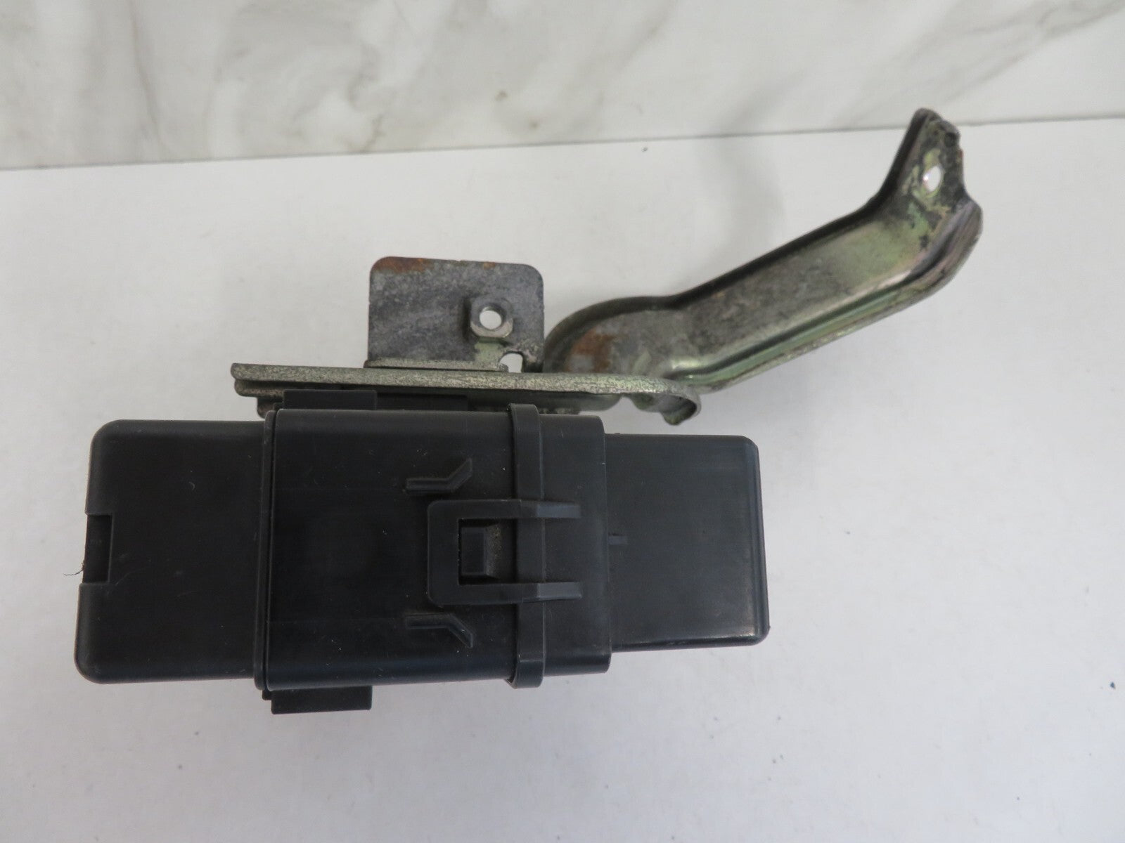 PEUGEOT 4007 ENGINE BAY RELAY BOX 2007-2012 AM1452-3