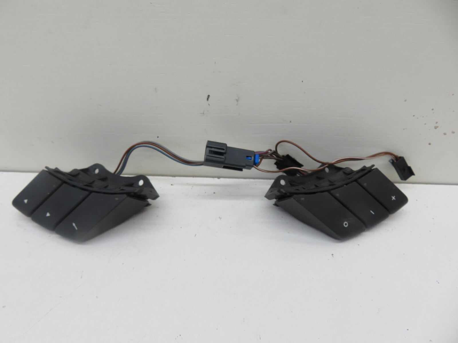 VAUXHALL TIGRA B STEERING WHEEL CONTROL SWITCHES 2004-2009 A45-3