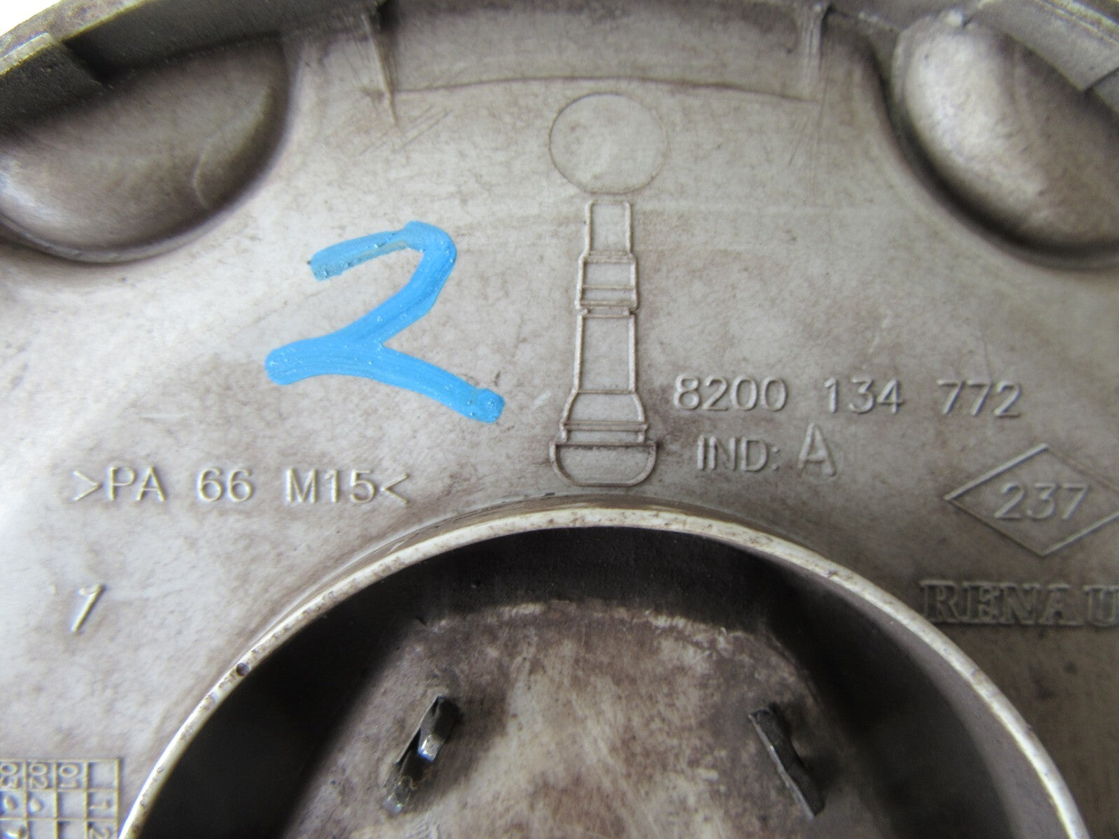 RENAULT SCENIC MK2 ALLOY WHEEL CENTRE CAP-2 2002-2009 AMS1150