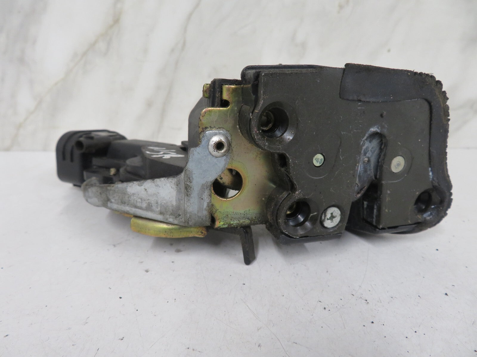 SUZUKI GRAND VITARA 5DR NSR PASSENGER REAR DOOR LOCK CATCH 1998-2005 1447-4