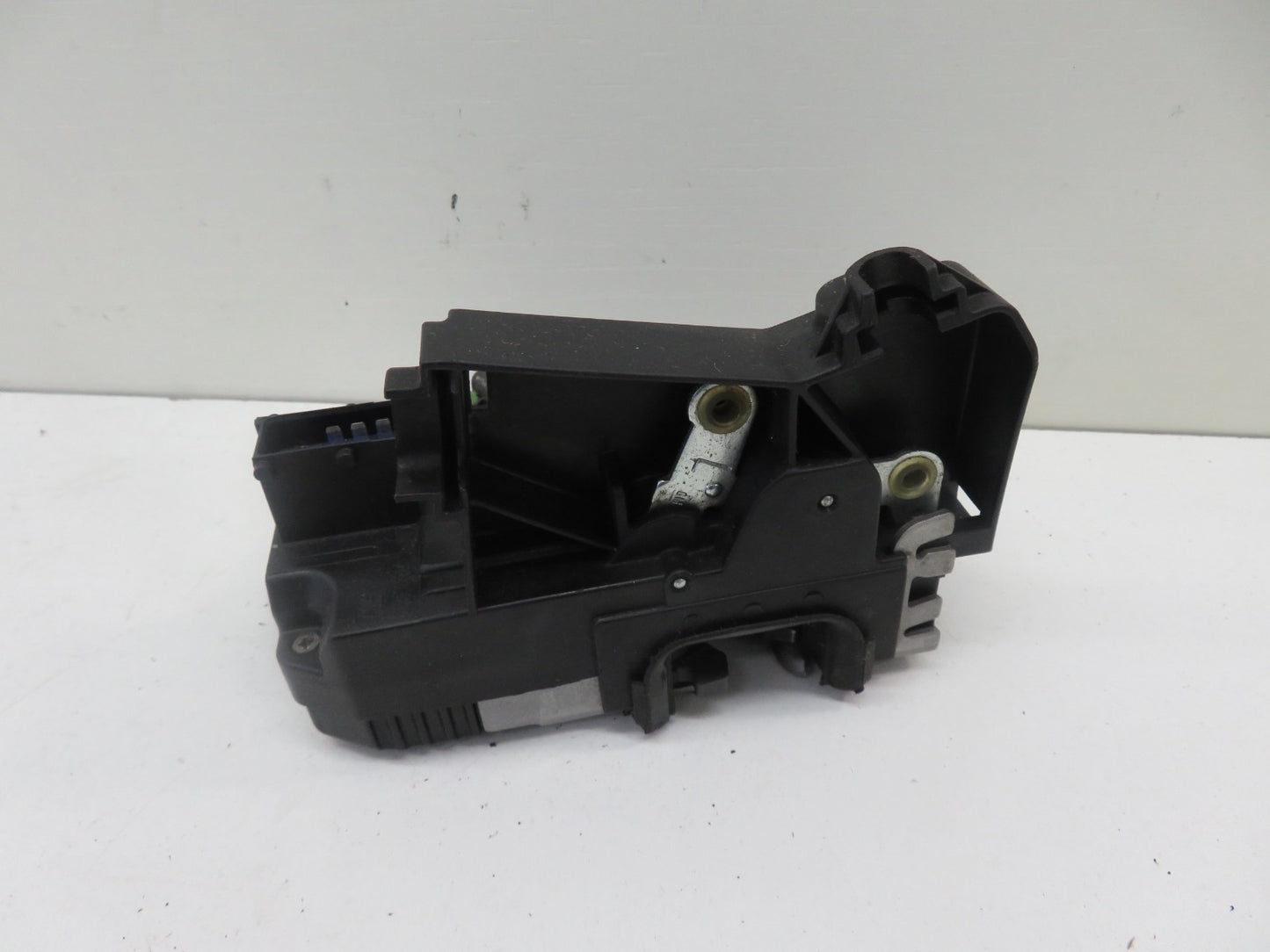 VAUXHALL ZAFIRA A NSF PASSENGER DOOR LOCK CATCH 24444818 1999-2005 1353-3