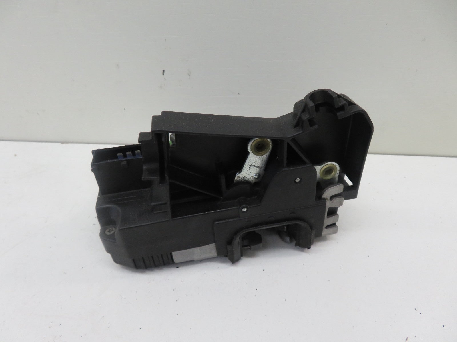 VAUXHALL ZAFIRA A NSF PASSENGER DOOR LOCK CATCH 24444818 1999-2005 1353-3