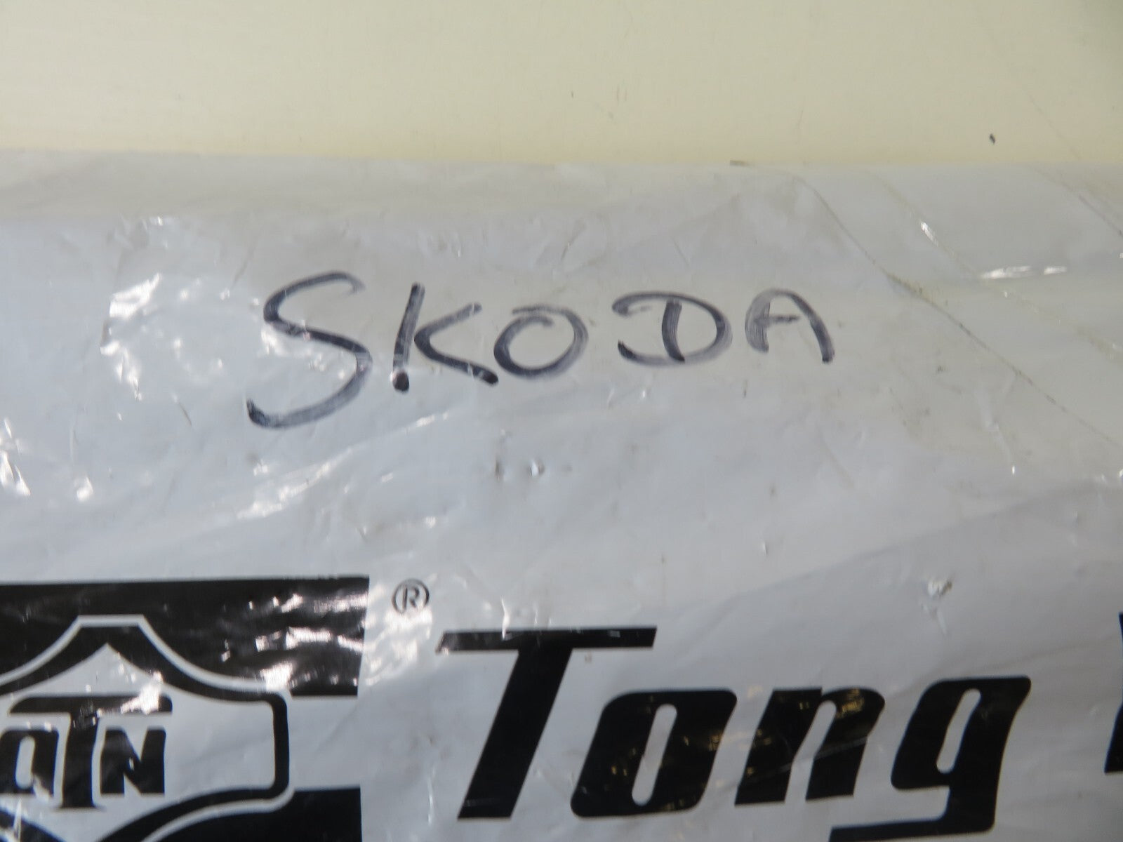 FRONT BUMPER GRILLE FOR SKODA OCTAVIA SD07006GAN 1997-2010