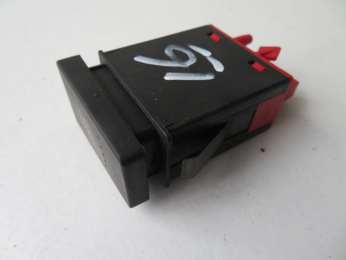 VOLKSWAGEN PASSAT B5.5 ESP TRACTION CONTROL SWITCH 3B0927134A 2001-2005 A1815-16