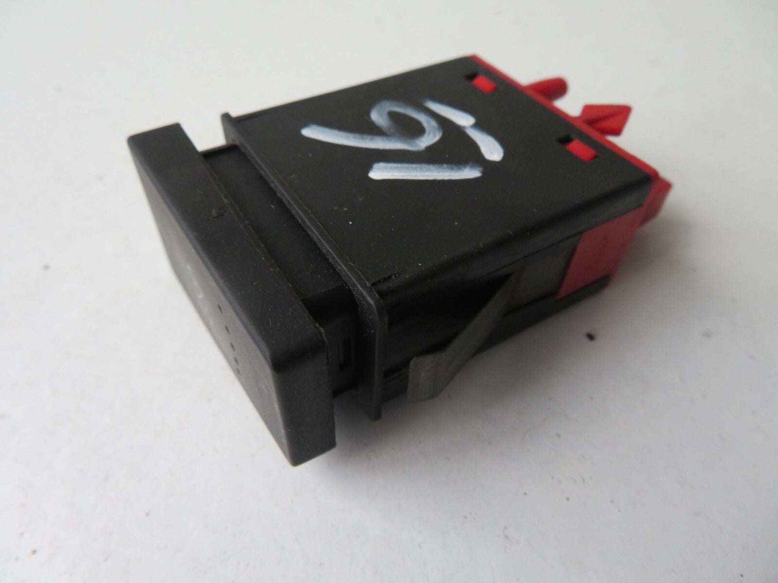 VOLKSWAGEN PASSAT B5.5 ESP TRACTION CONTROL SWITCH 3B0927134A 2001-2005 A1815-16