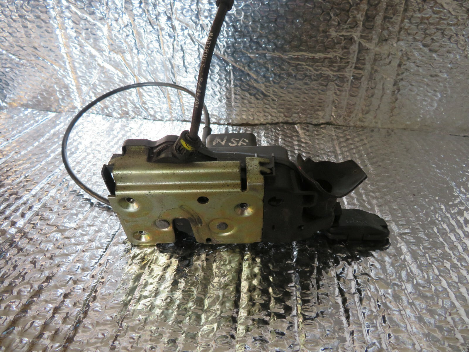 RENAULT SCENIC MK2 NSF DOOR LOCK CATCH 2002-2008 