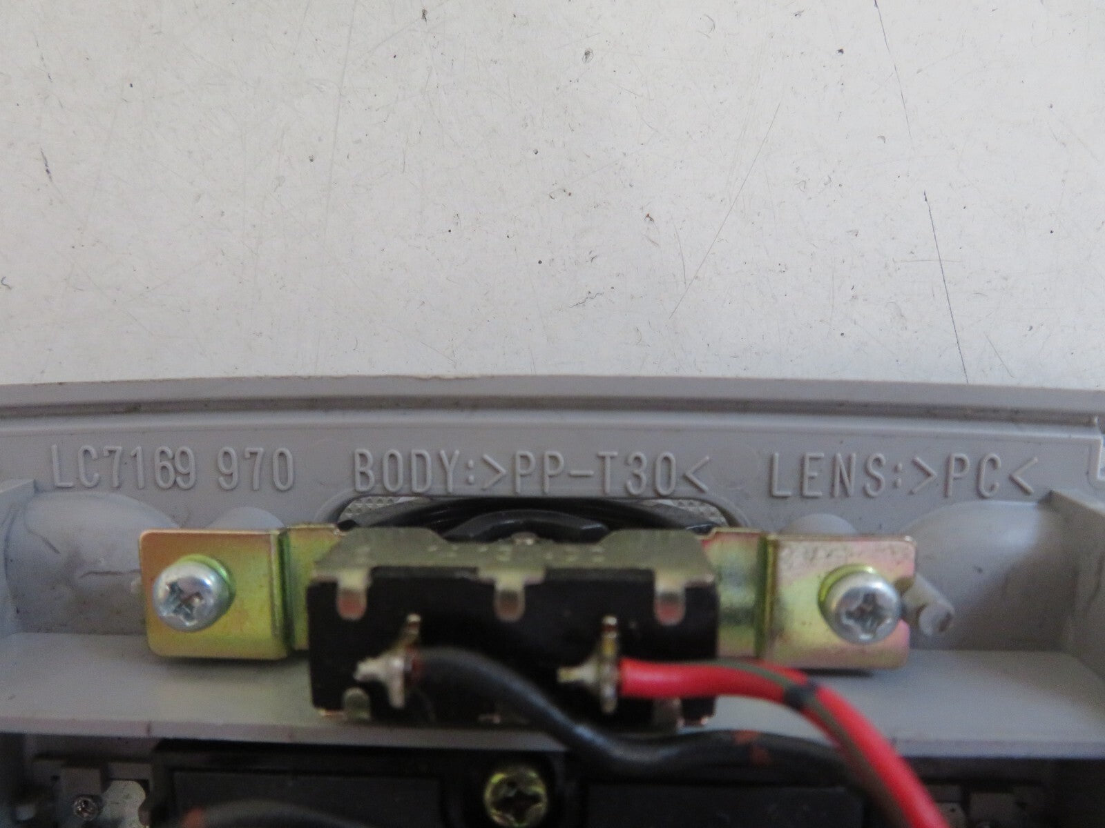 MAZDA MPV INTERIOR ROOF LIGHT LC7169970 2000-2005 A1222-11