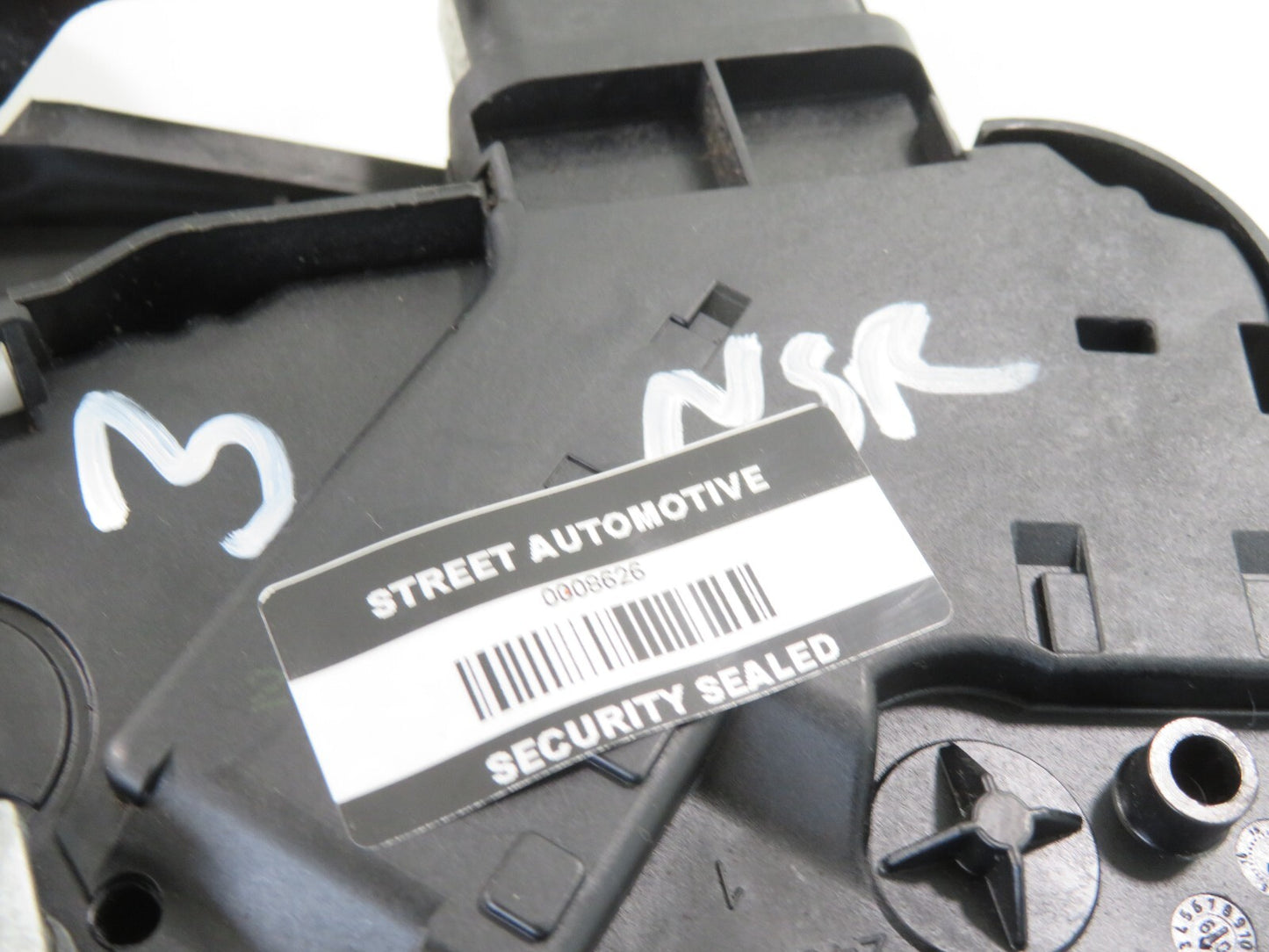 FORD C-MAX NSR LEFT REAR DOOR LOCK CATCH 3M5A-R26413-ES 2006-2010 1401-3