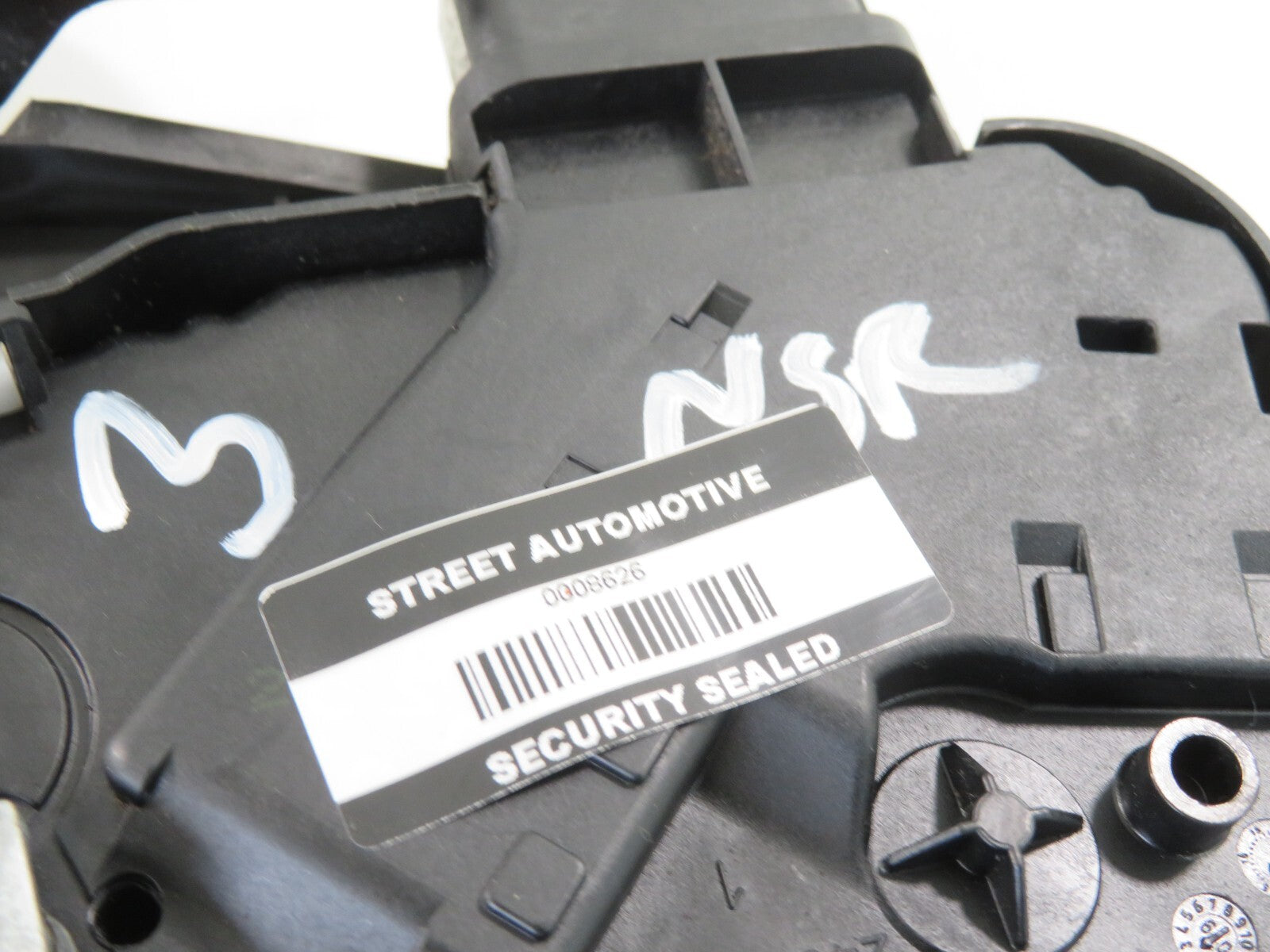 FORD C-MAX NSR LEFT REAR DOOR LOCK CATCH 3M5A-R26413-ES 2006-2010 1401-3