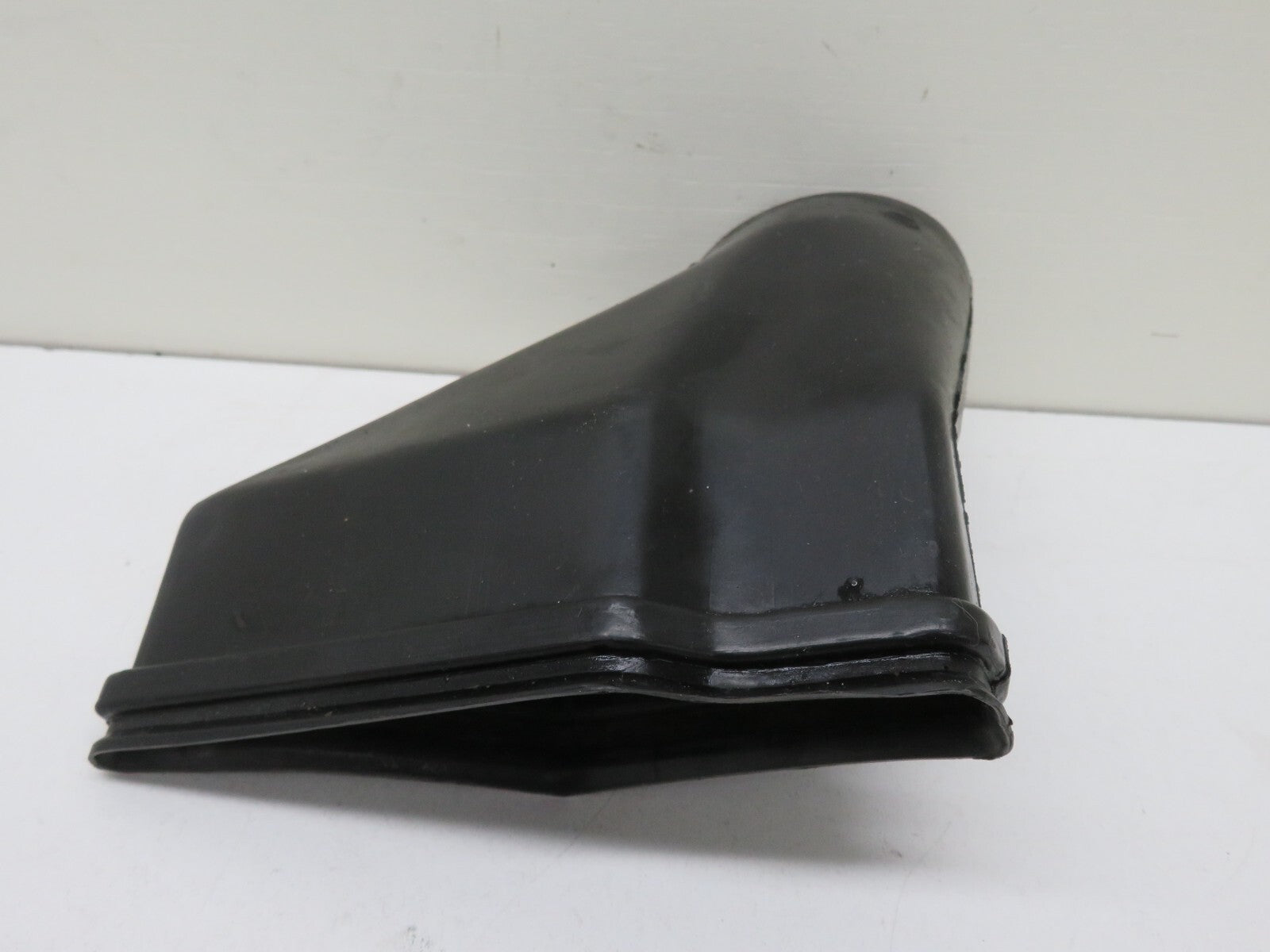 BMW E36 3 SERIES ALTERNATOR COOLING DUCT 1730635 1991-1998 1741-8