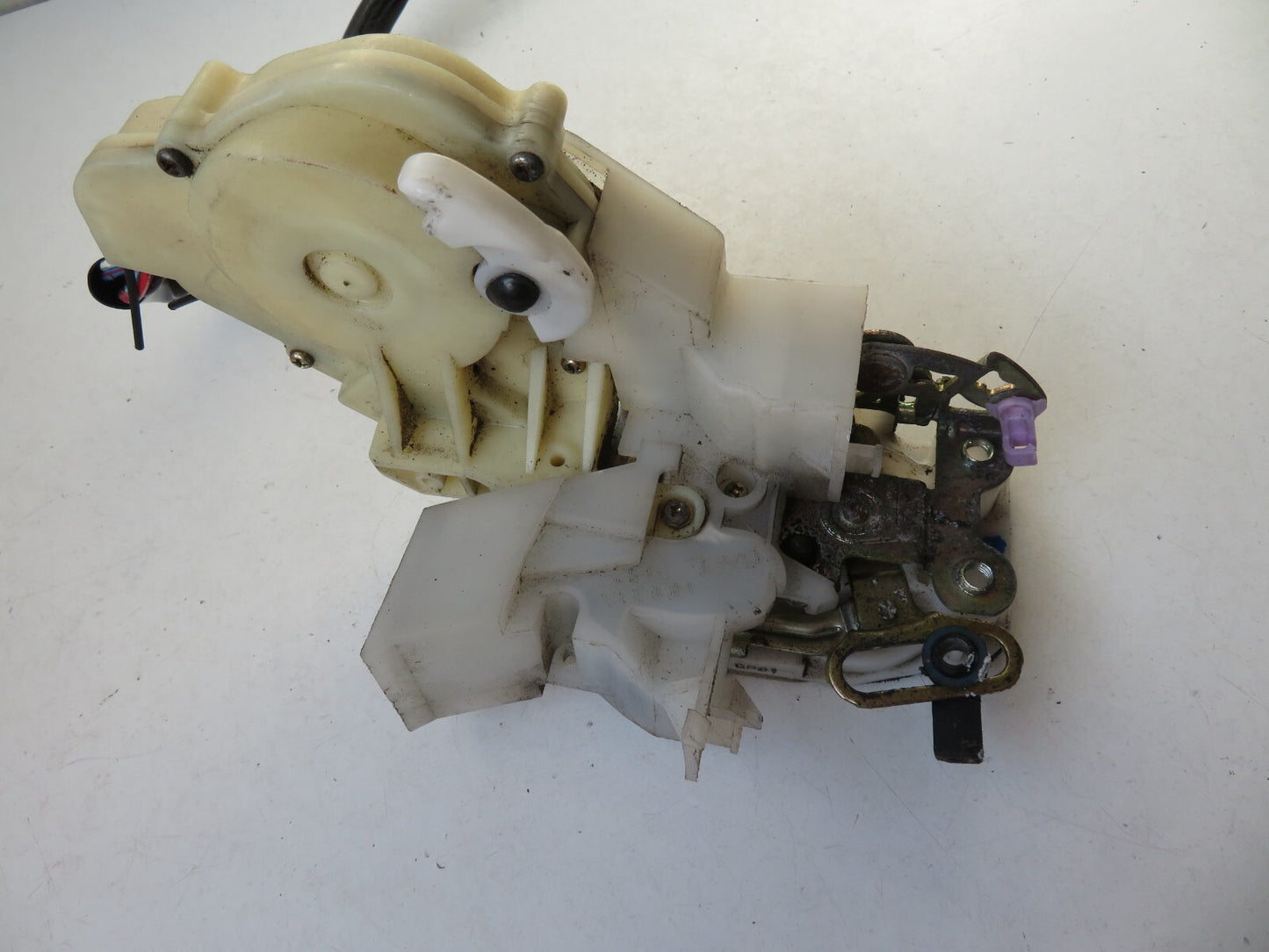 HONDA STREAM NSF DOOR LOCK CATCH 2000-2006 A1431-3