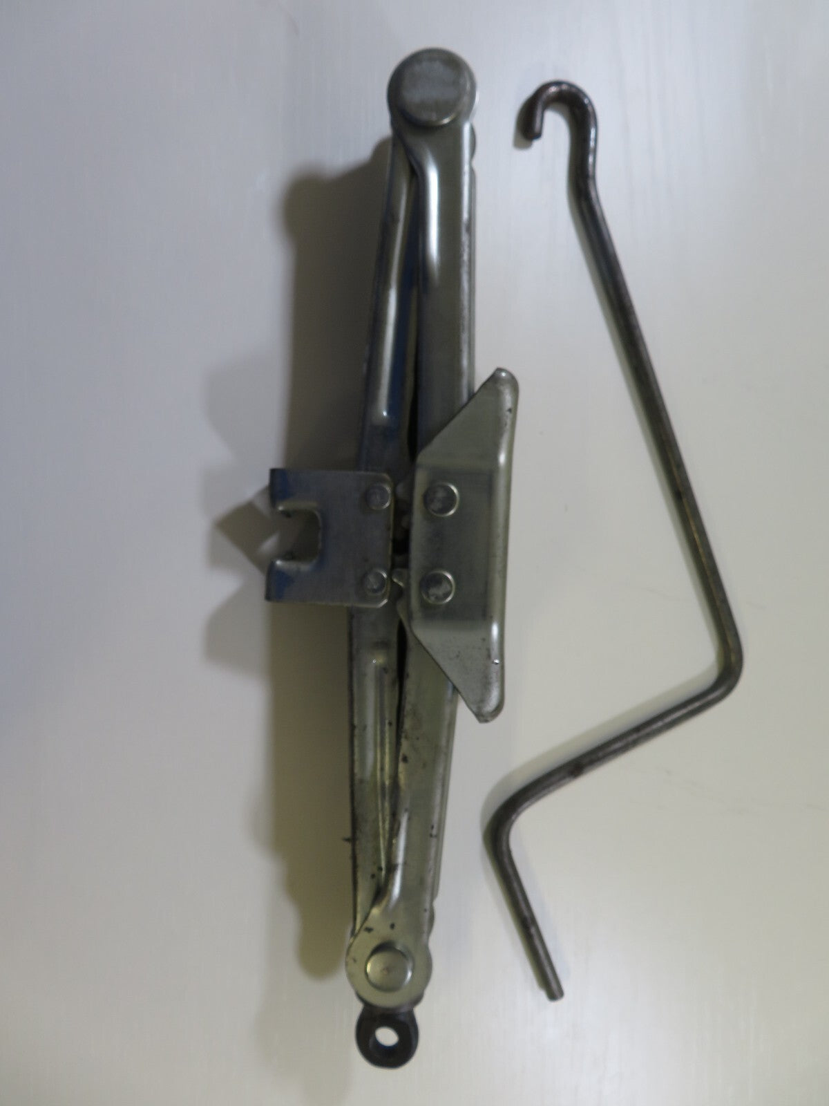 TOYOTA CELICA COROLLA PRIUS CAR SCISSOR JACK 09111-20110 MIX1539-1