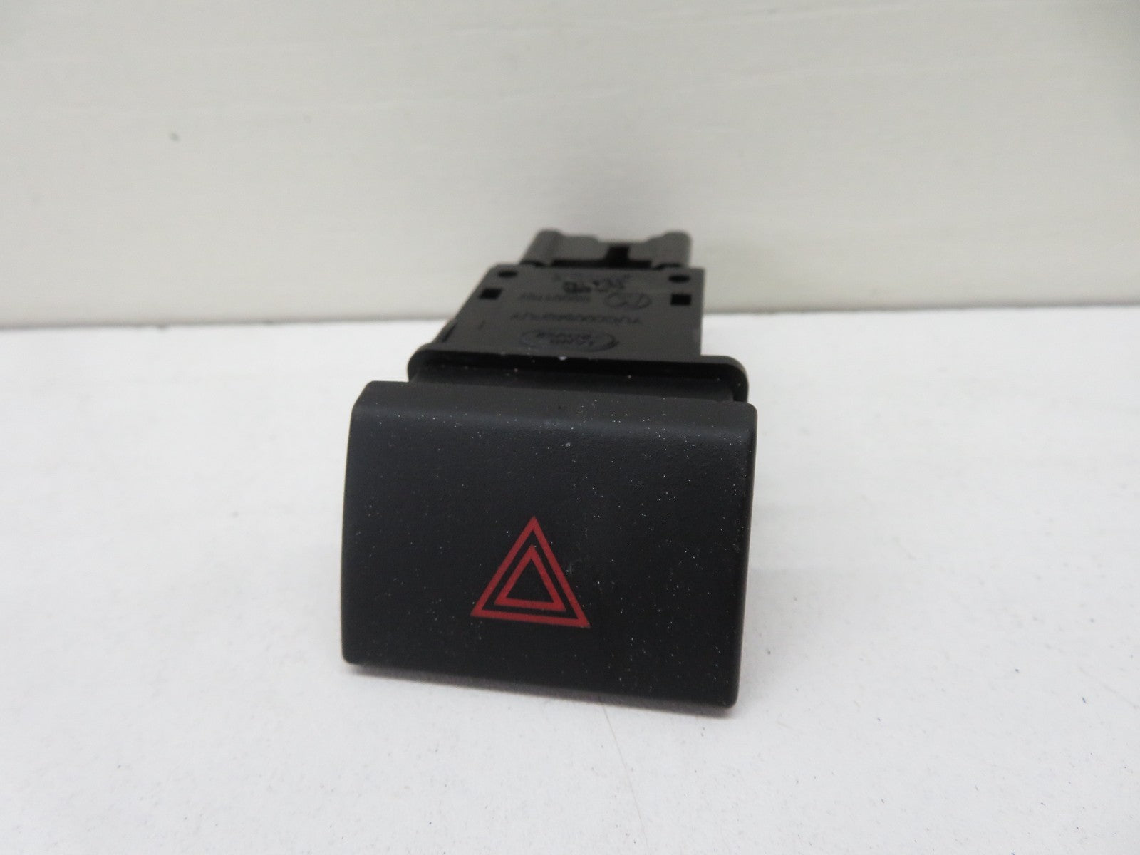 LAND ROVER FREELANDER 1 HAZARD SWITCH YUG500340PUY 2004-2006 1672-19