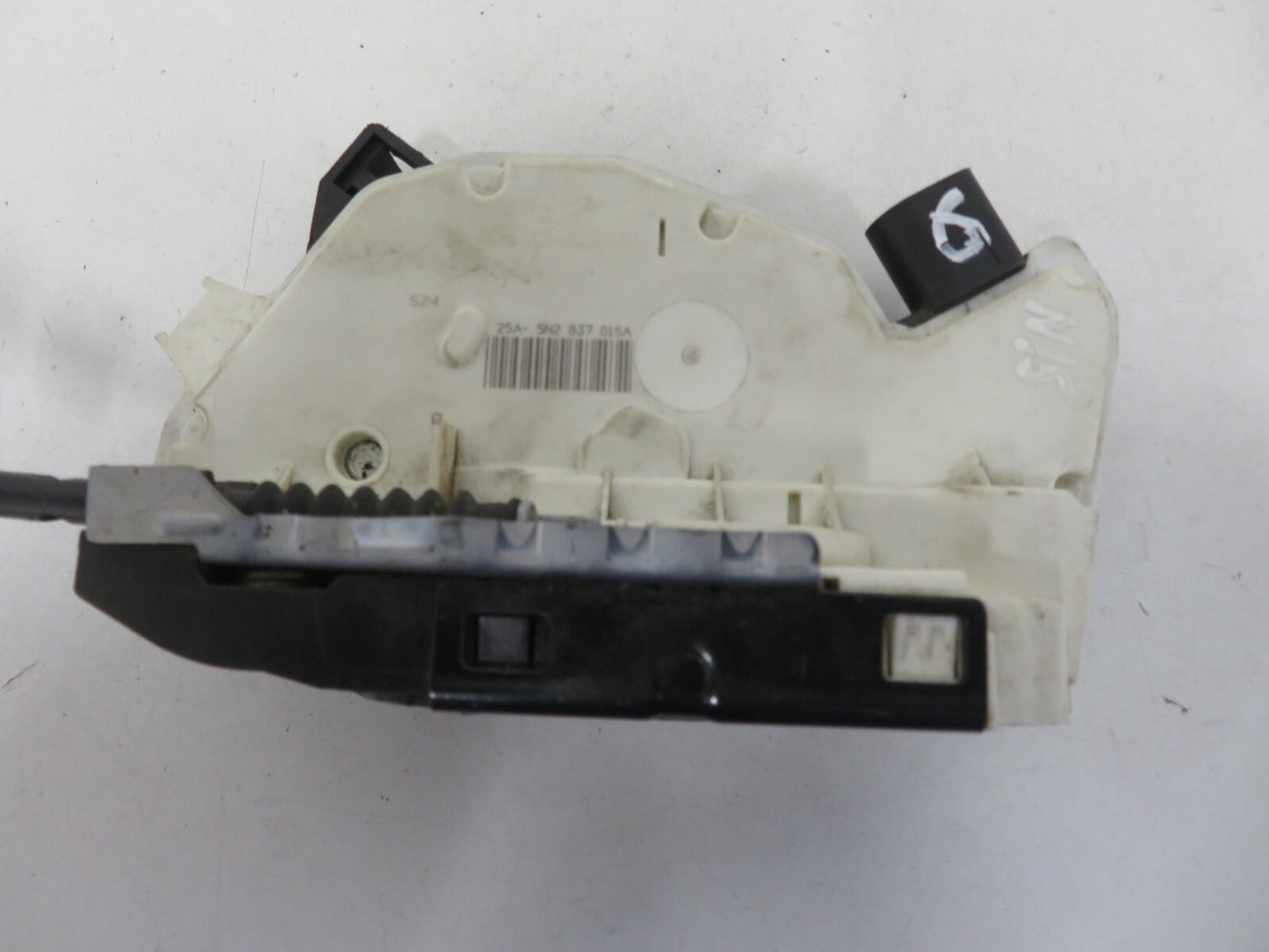 VW SCIROCCO NSF PASSENGER DOOR LOCK CATCH 5N2837015A 2009-2016 STMIX1458-6