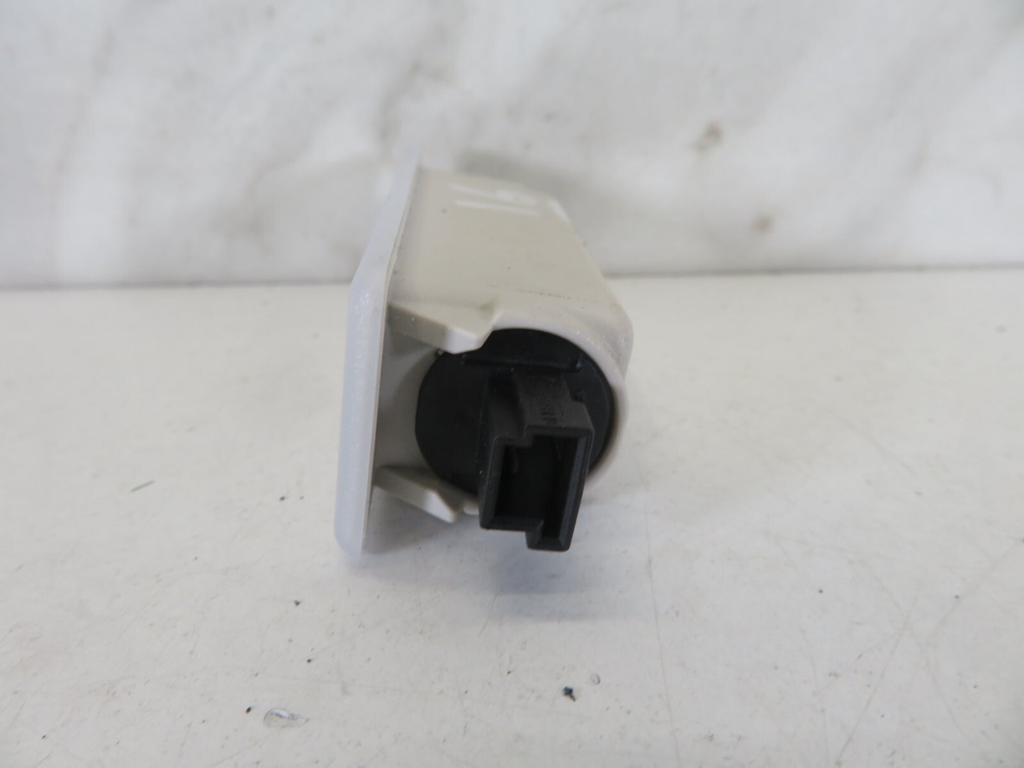 BMW 1 SERIES E88 INTERIOR DOOR CARD LIGHT 6972605 2007-2013 A1218-15