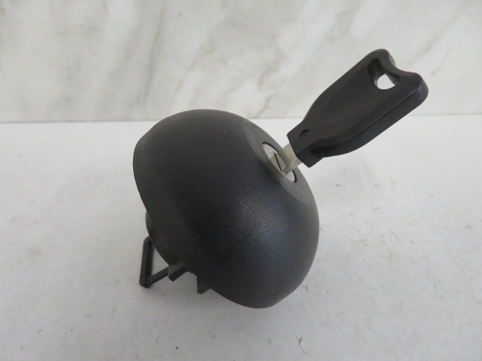 RENAULT CLIO MK2 PHASE 1 FUEL CAP WITH KEY 1998-2001 A1652-11