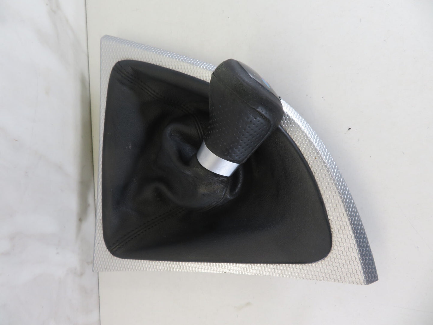 BMW 1 SERIES E88 M SPORT GEAR GAITTOR SURROUND WITH KNOB 2007-2013 A1218-2