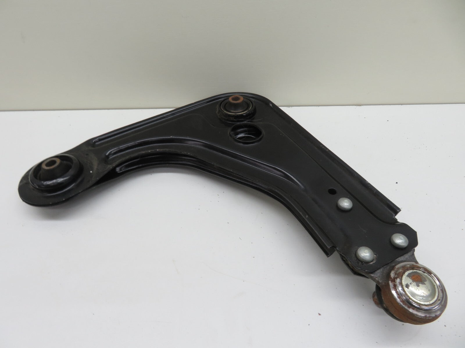 NS PASSENGER FRONT LOWER CONTROL ARM FOR FORD FIESTA 1994-1996 BSJ1429S